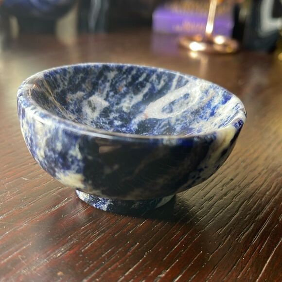 Sodalite UV reactive Bowl With Foot Sphere Holder - Picture 1 of 3